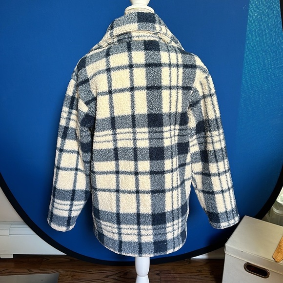 Stateside Double Faced Sherpa Jacket in Navy/Cream Plaid size small - Picture 8 of 11